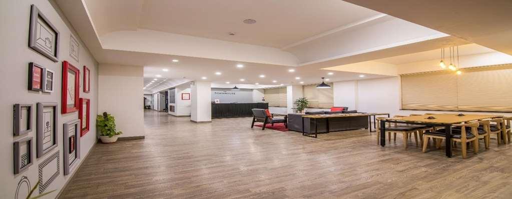 Oyo Townhouse 028 Corporate Suite Noida Facilidades foto
